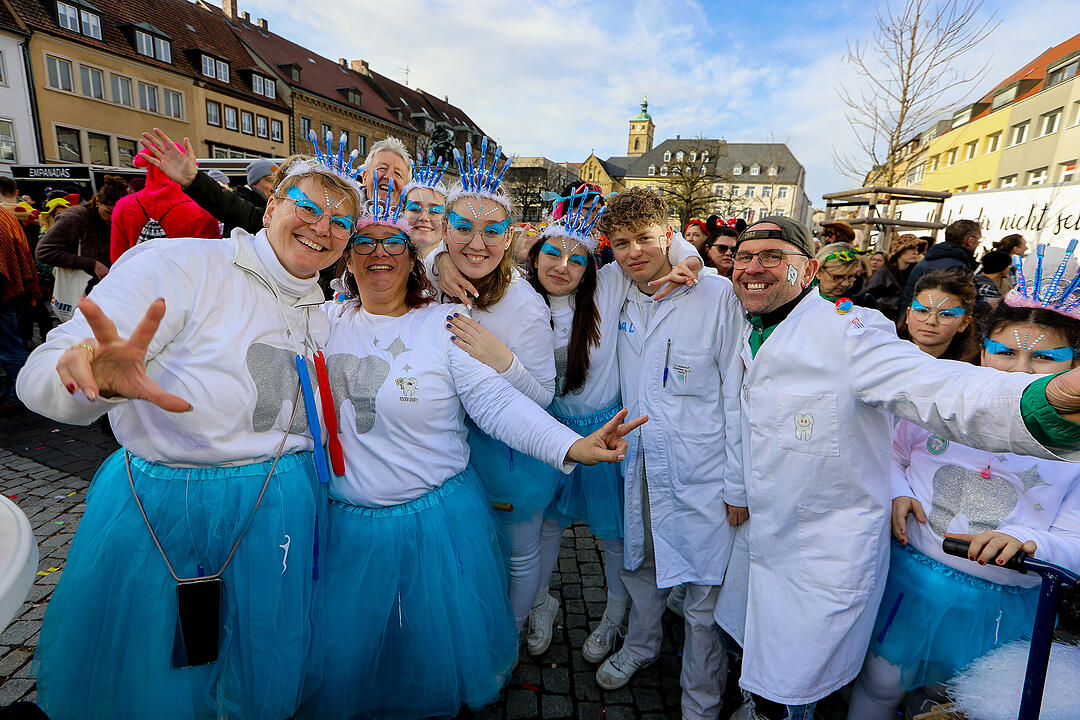 Große Party nach dem Faschingsumzug am Marktplatz.