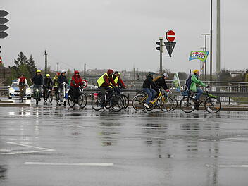 N&uuml;rnberg: Polizei weist auf Beeintr&auml;chtigungen durch Versammlung hin - am Frankenschnellweg