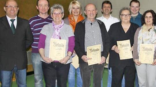 Eingerahmt vom 1. Vorsitzenden Gunther Thorwarth und dem 2. Vorsitzender Dieter Lang präsentierten sich die Marktstefter Geehrten.