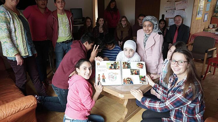 Das Fotoalbum wird die Schüler noch lange an das Projekt erinnern.  Foto: Sarah Dann