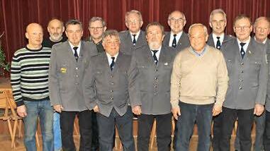 Ehrungen gab es bei der Soldaten- und Kriegerkameradschaft Lauter. Unser Bild zeit von links Erwin Deppert, Oswald Fehr, Vorsitzenden Michael Rohner, Ewald Hartmann, Albrecht H&ouml;chemer, Ludwig Metz, Edgar Wardenburg, Reinhard Metz, Georg K&ouml;th, Siegfried Metz, Erich K&ouml;th, Peter K&ouml;th, Kurt N&uuml;rnberger und G&uuml;nter Diegel,  Foto: Privat