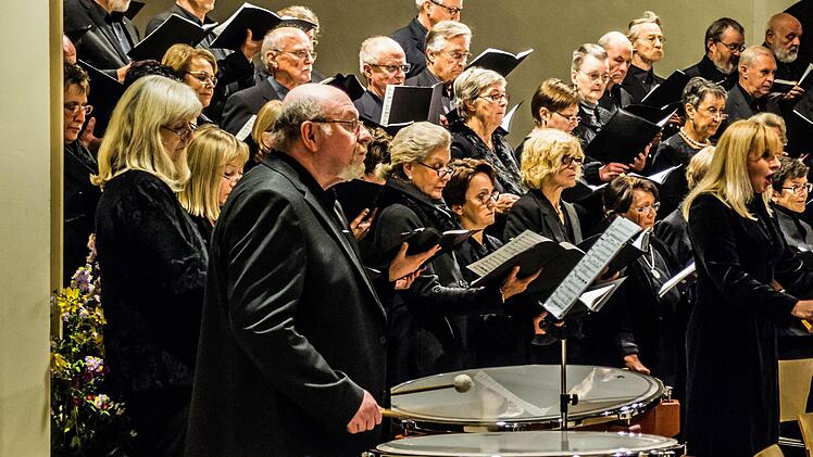 Begeisterten Beifall gab es am Ende für die Aufführung von Rossinis "Stabat Mater" in der Coburger Morizkirche.Foto: Jochen Berger