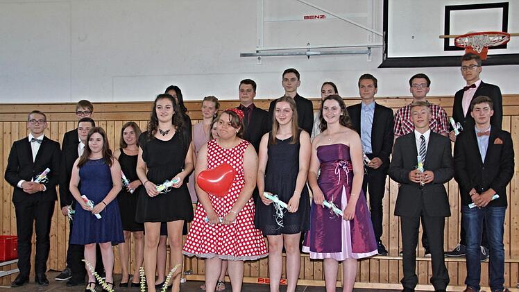Alle Einserkandidaten mit den "Allerbesten" vorne von rechts: Anastasia Ramin (1,18), Katharina Fiedler (1,33), Jana Hornung (1,42) und Tanja Korn (1,33).  Fotos: Helmut Will