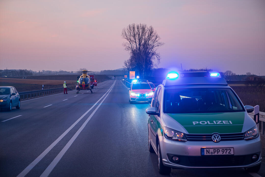 Traurige Unfallbilanz: Ein Toter und sechs zum Teil lebensgefährlich Verletzte