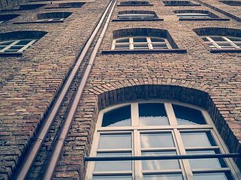 Um zu seiner Herzensdame zu gelangen ist ein betrunkener 29-J&auml;hriger in Th&uuml;ringen an einer Hausfassade hochgeklettert. Symbolfoto: pixabay