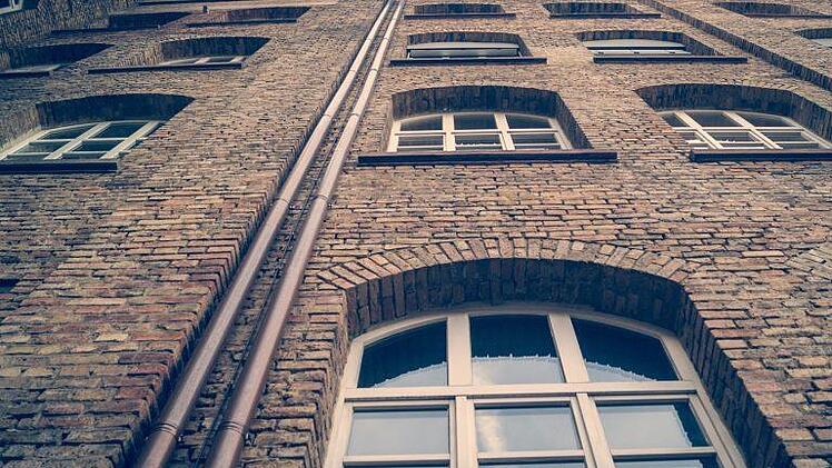 Um zu seiner Herzensdame zu gelangen ist ein betrunkener 29-J&auml;hriger in Th&uuml;ringen an einer Hausfassade hochgeklettert. Symbolfoto: pixabay