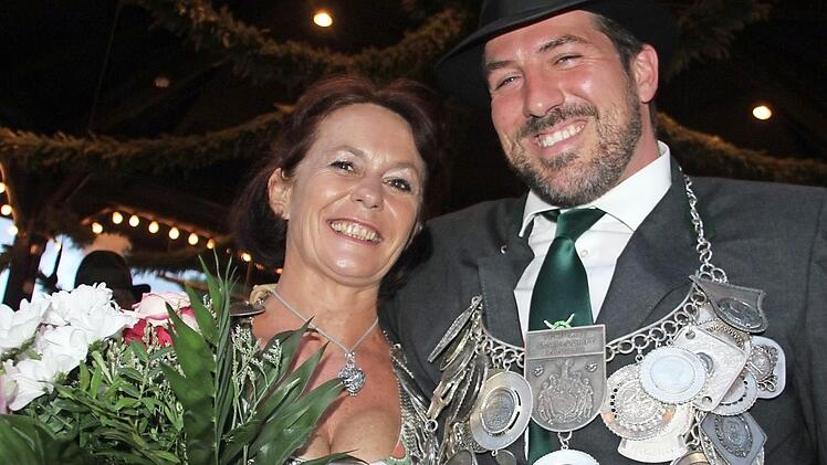 Sie freuen sich auf die kommende Schützensaison: Schützenkönigin Ute Wittig mit dem Regenten Hans Dreyer. Fotos: Veronika Schadeck