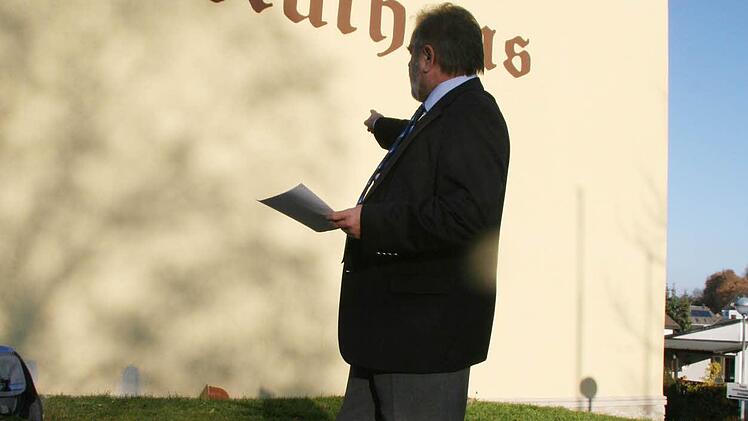 Auch an der Gebäudeseite wurde der Schriftzug angebracht.