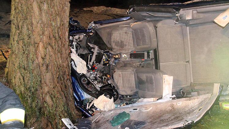 Die Freiwilligen Kräfte der Feuerwehren Baiersdorf und Wellerstadt wurden am Sonntagabend um 22 Uhr alarmiert. Alle Fotos: Michael Busch