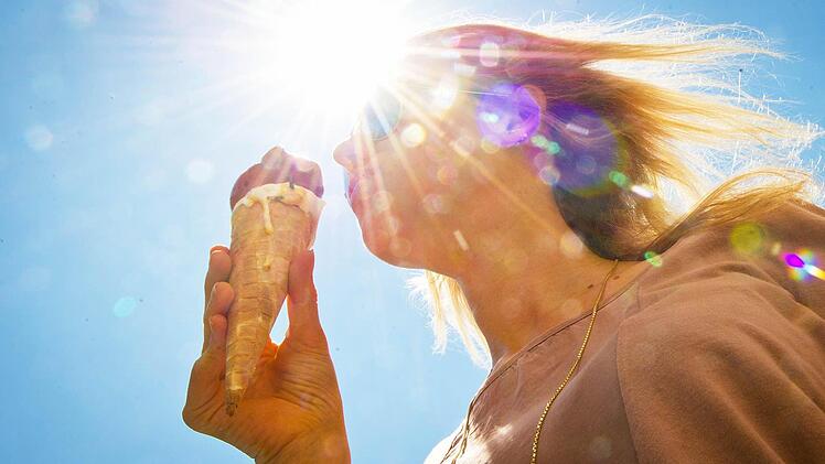L Abkühlung: Bei den aktuellen Temperaturen ist ein leckeres Eis besonders begehrt.  Foto: dpa