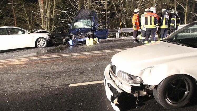Drei Fahrzeuge waren in den Unfall am Schindberg verwickelt.Foto: Heike Beudert