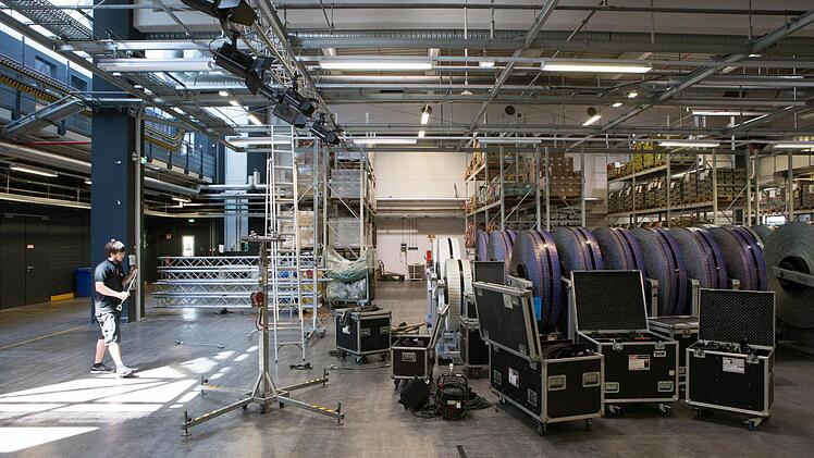 Das Druckzentrum wird für die Industrie-Symphonie am Samstag vorbereitet. Foto: Matthias Hoch
