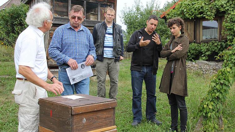 Vorbesprechung: Karl Schmitt und Peter Kirchner (Links) mit Redakteurin Sarah Blätz und Reporter Markus Klingele.