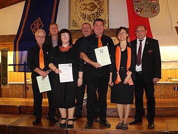 Ehrungen (von links): Waldemar Hofmann, Michael Keilich, Elke Werner, Martin Langbein, Frank Langbein und Reinhard H&ouml;ppel Foto: Cindy D&ouml;tschel