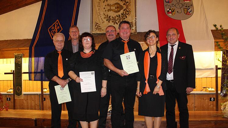 Ehrungen (von links): Waldemar Hofmann, Michael Keilich, Elke Werner, Martin Langbein, Frank Langbein und Reinhard Höppel Foto: Cindy Dötschel