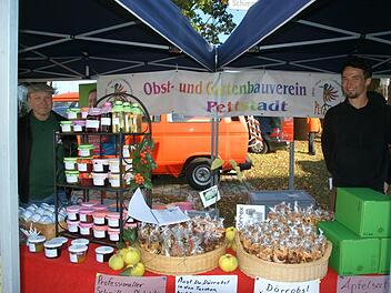 Was sich aus &Auml;pfeln so alles machen l&auml;sst ... beim Apfelmarkt in Litzendorf war die Auswahl reichlich. Fotos: Joseph Beck