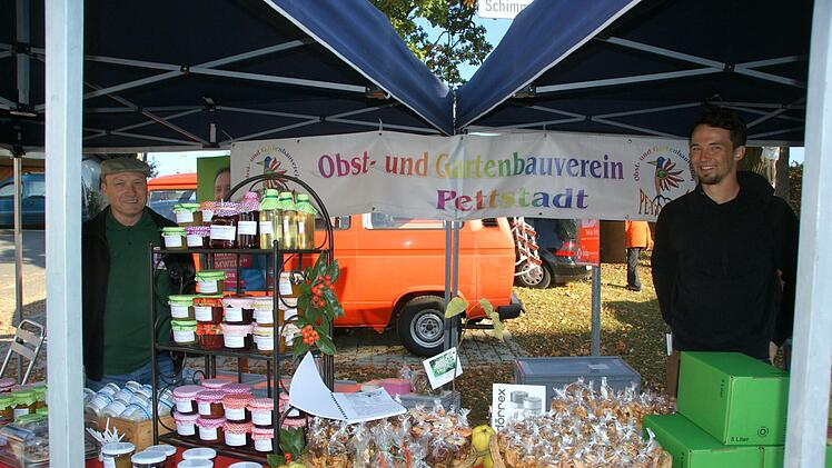 Was sich aus &Auml;pfeln so alles machen l&auml;sst ... beim Apfelmarkt in Litzendorf war die Auswahl reichlich. Fotos: Joseph Beck