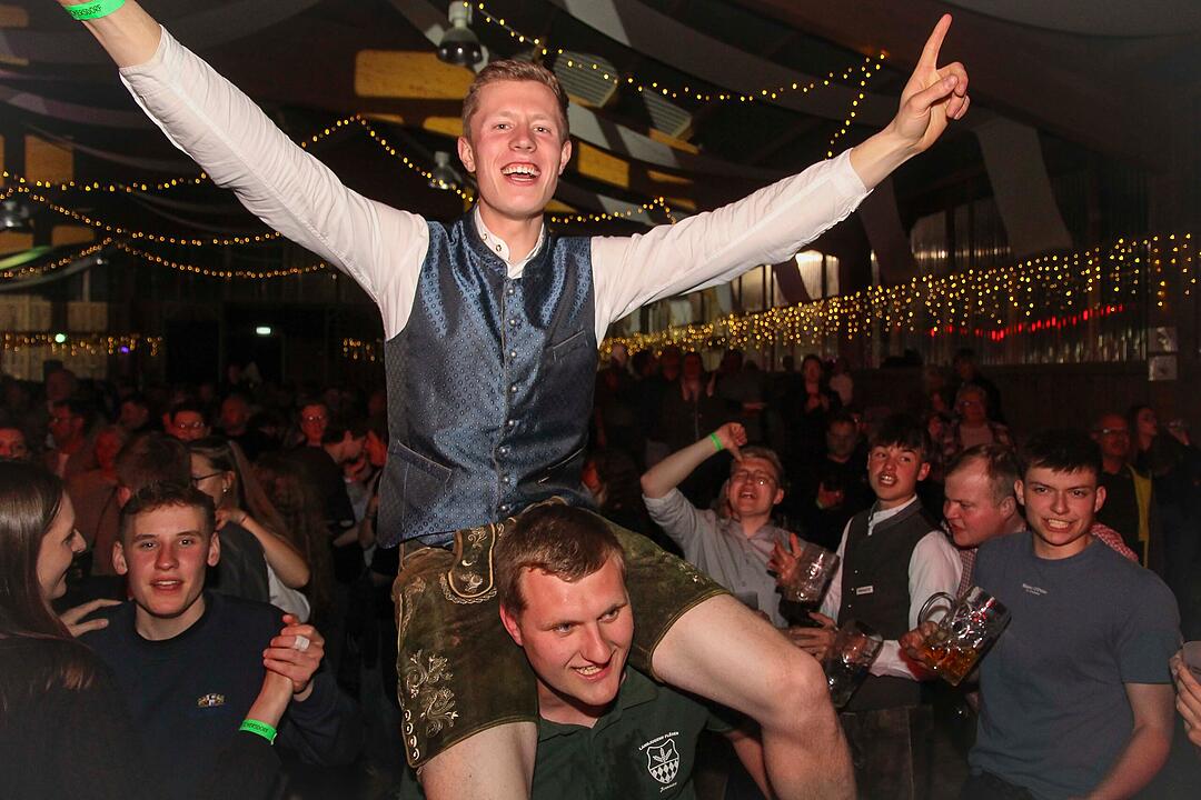 Gefeiert wurde mit der Kult-Partyrockband Radspitz!