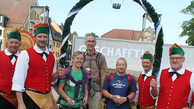 Silvia L&uuml;dtke aus dem Main-Taunus-Kreis, Alexander Hofmann aus Karlsruhe und Ren&eacute; Wolf aus Darmstadt wurden von den B&uuml;ttnern empfangen. Foto: Sonny Adam