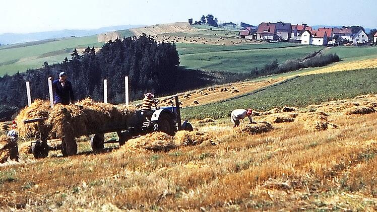Strohernte bei Hesselbach um 1970