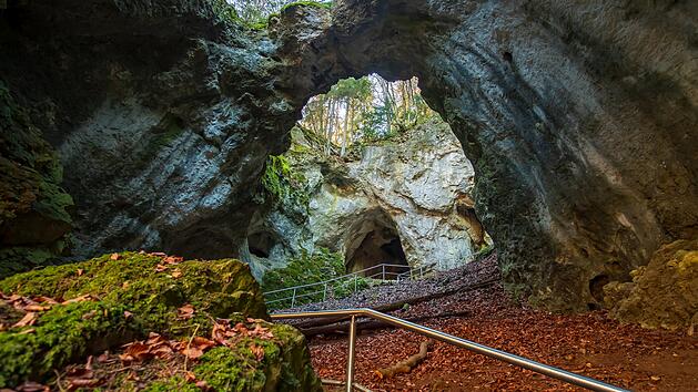 H&ouml;hle im Wiesenttal in der Fr&auml;nkischen Schweiz, Wandern, Wanderung, Ausflug
