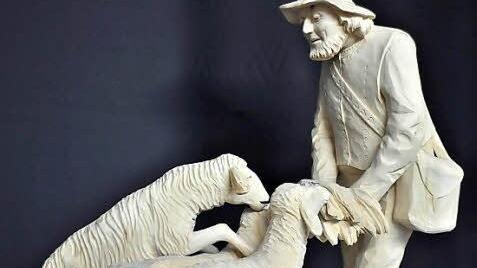 So sieht der Bildhauer Dieter Frank aus Milz einen fränkischen Schäfer in der entsprechenden Tracht. Foto: Hanns Friedrich
