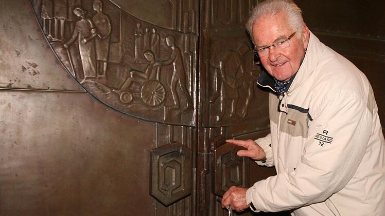 Jeden Morgen und jeden Abend schließt Alois Fröhling die Kirche auf und zu und schaut nach dem  Rechten.