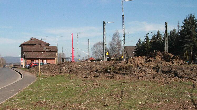 Rund um den Ebensfelder Bahnhof ist das Areal bereits gerodet.