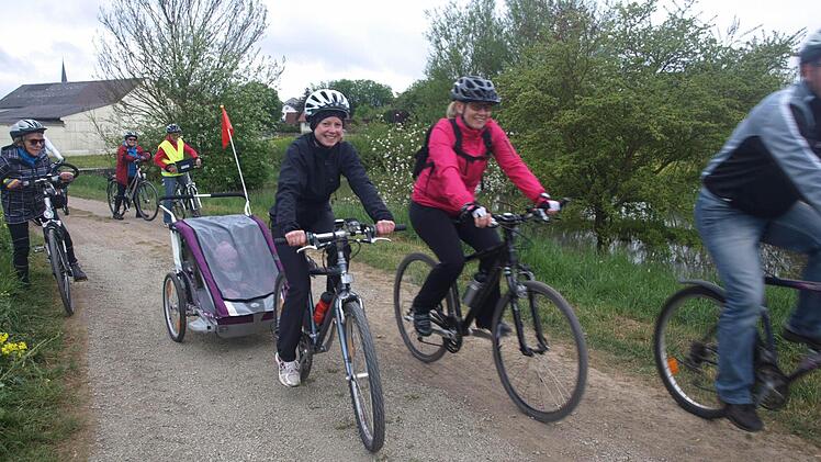 Oerlenbacher Teilnehmer bei der Radtour durch das Werntal.