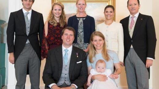 Die stolzen Eltern Prinz Hubertus und Prinzessin Kelly mit der kleinen Katharina Prinzessin von Sachsen-Coburg und Gotha - und den royalen Gästen Foto: privat
