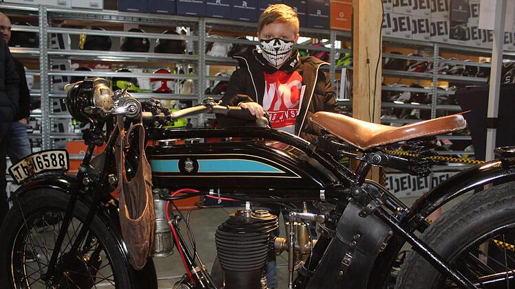 Kein Grund, so martialisch zu schauen: Auch alte Motorräder erstrahlten auf der Messe in neuem Chic.