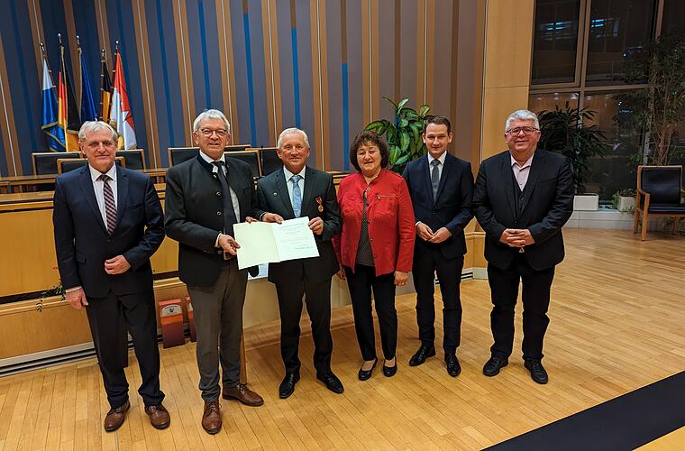 Bamberg: Verdienstorden für Biber-Berater - Dammbruch im Hain verhindert