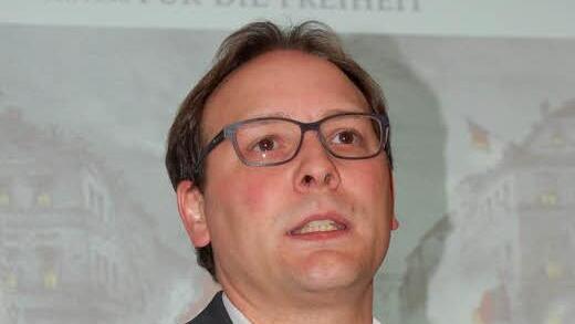 Was liberale Politik will? Das erklärte Karsten Klein in Kösten. Die Freiheit - wie im Hintergrund zu lesen - ist ein zentrales Ziel.  Foto: Andreas Welz