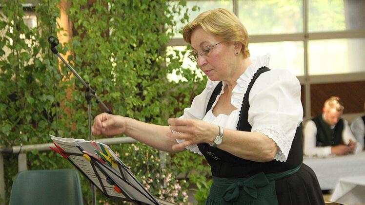 "Heute waren sie sehr gut": Dirigentin Anneliese Kastner lobt "Die Blechwürmchen". Foto: Stephan Tiroch