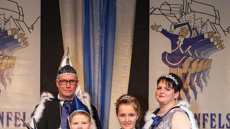 Prinz Jörg I. und Prinzessin Ute I.  zusammen mit dem Kinderprinzenpaar Moritz I. und Shirin I.Susanne Deuerling