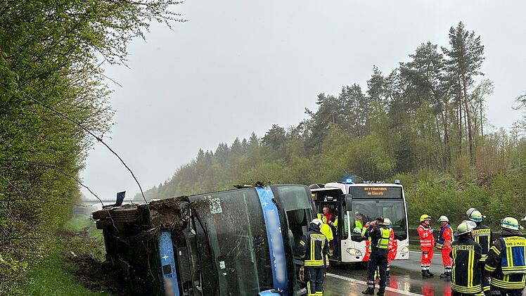 Sauerland: Busunglück auf Klassenfahrt -  Mehr als 25 Schüler verletzt