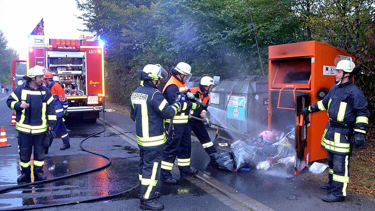 Brand eines Altkleider-Containers in Garitz.  Foto: Peter Rauch