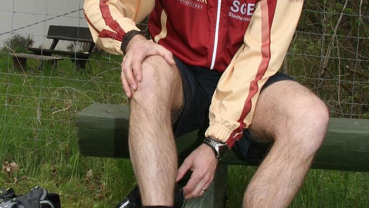 Oliver Hempfling, der Vorsitzende der SG Biathlon Stadtsteinach, ist von den Cross-Skates ganz begeistert.