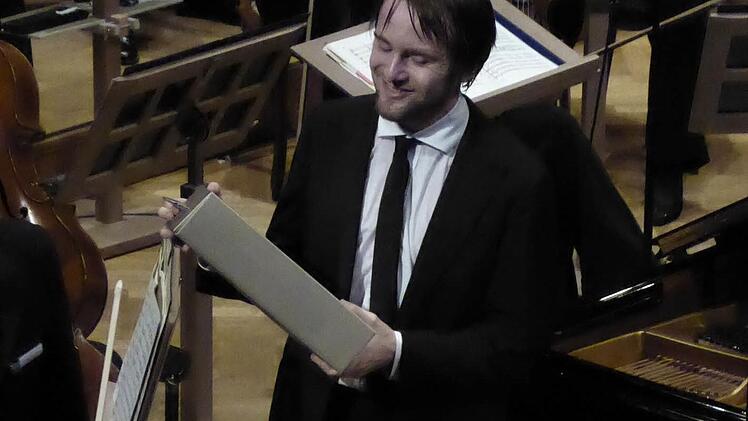 Daniil Trifonov nach seiner sensationellen Interpretation des Tschaikowsky-Klavierkonzerts. Foto: Ahnert