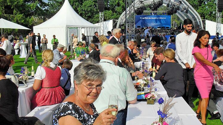 Rosalinde Heider, die Kreisvorsitzende der Arbeiterwohlfahrt, war zum Bürgerfest des Bundespräsidenten in Berlin eingeladen. Unser Bild zeigt sie im Schloss Bellevue. Foto: Dieter Heider