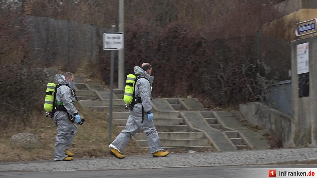 Gefahrgutaustritt im Gewerbepark - Unbekannter Stoff in Firmengebäude ausgelaufen