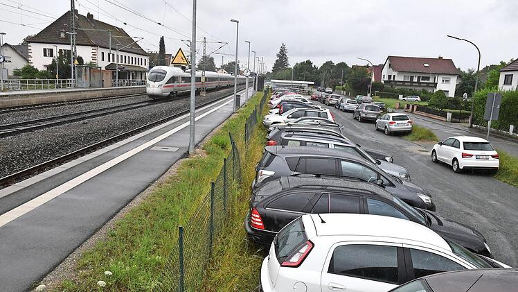 Die Verlagerung des Pendlerparkplatzes ist eines der Hauptanliegen der Marktgemeinde Hirschaid. Foto: Ronald Rinklef