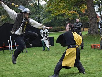 Beim Live Action Role Play, kurz LARP, werden mittelalterliche Zweikämpfe auf dem Mittelalterfest erstaunlich lebensnah nachgestellt.Daniela Pondelicek