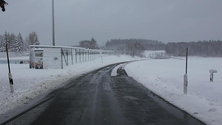 Die Kreisstraße KC 32   zwischen der Einmündung Schlegelshaid und der Landkreisgrenze bei Wolfersgrün soll mit Baukosten von 2,7 Millionen Euro ausgebaut werden.Veronika Schadeck