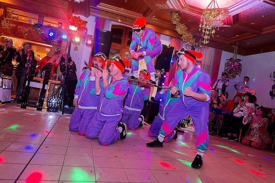 Drei Männerballetts, Musik von DJ Asti und vieles mehr gab es beim Weiberfasching!
