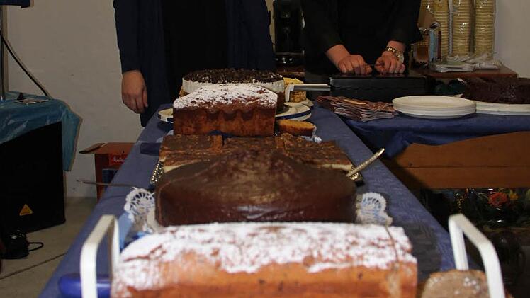 ...mit leckerem Kuchen.