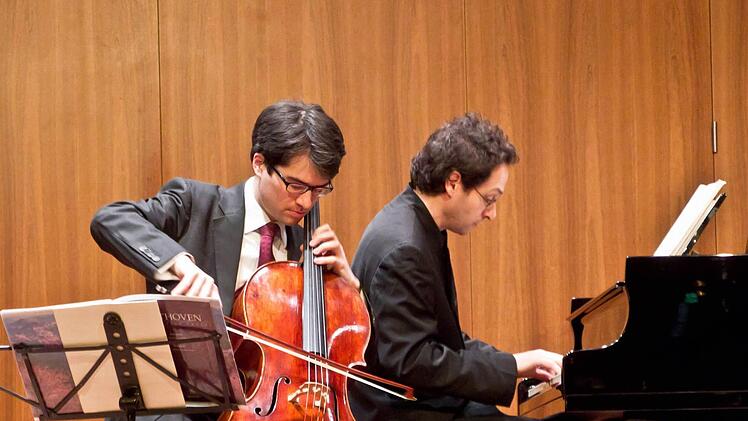 Danjulo Ishizaka (links) und Shai Wosner gastierten im Coburger Kongresshaus. Foto: Jochen Berger