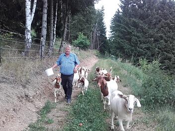 Gerhard Rentsch mit seinen TierenRentsch