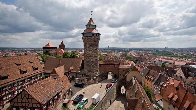 Wir haben einige Hotels zusammengestellt, die sich für einen Aufenthalt in Nürnberg anbieten. Foto: Daniel Karmann/dpa