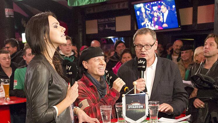 Gemeimnsam mit Ulli Potofski moderierte Esther Sedlaczek von 2011 bis 2014 die Bundesliga-Sendung "Mein Stadion". Hier zu Gast: Klaus Meine, Sänger der Hard-Rock-Formation Scorpions.